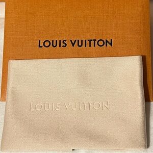NEW LOUIS VUITTON EYEGLASS CLEANING/ JEWELRY POLISHING CLOTH